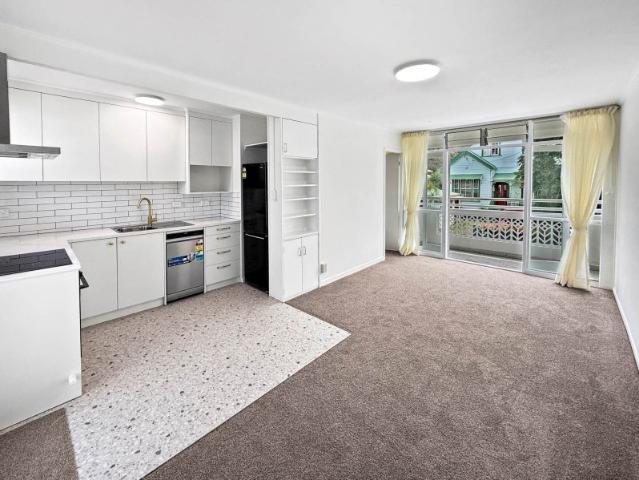 Apartment for rent in Newton, Auckland