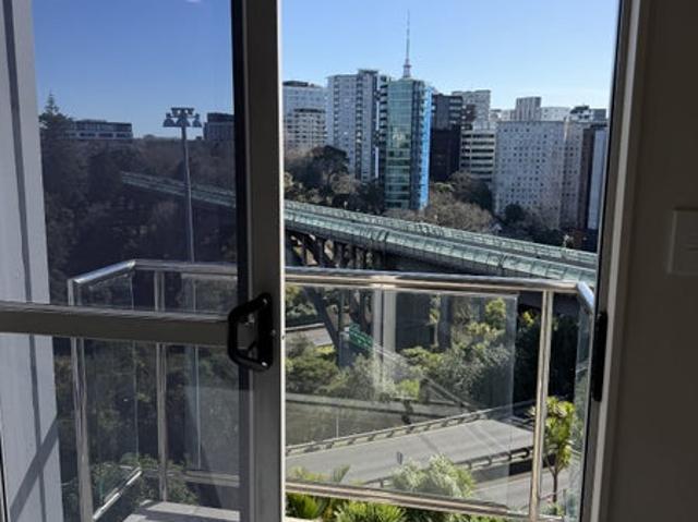 Apartment for rent in Newton, Auckland