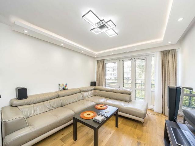 Apartment for rent in Maitland Park, Greater London
