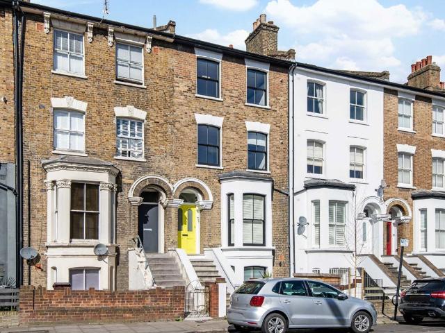 Apartment for rent in Shacklewell, Greater London