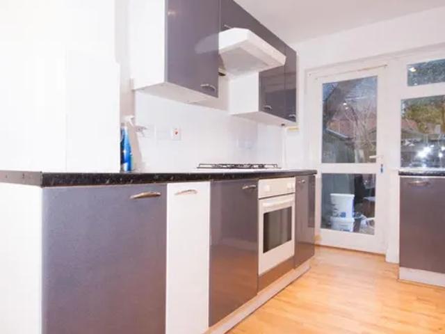 Apartment for rent in London Borough of Merton, Mitcham