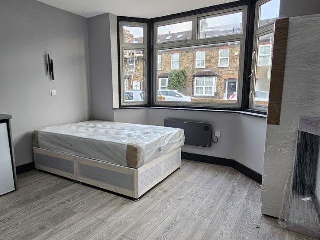 Studio for rent in Harrow Weald, Greater London