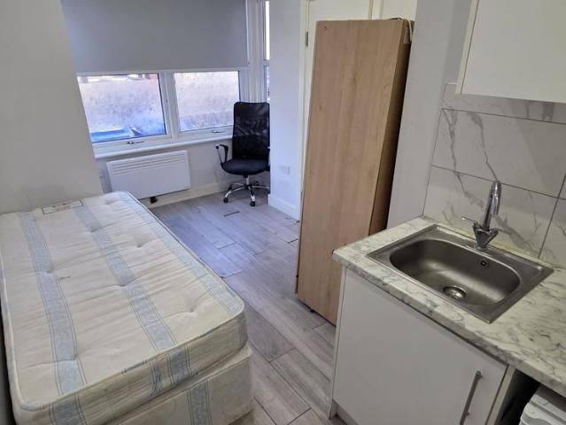 Studio for rent in London Borough of Harrow, Greater London