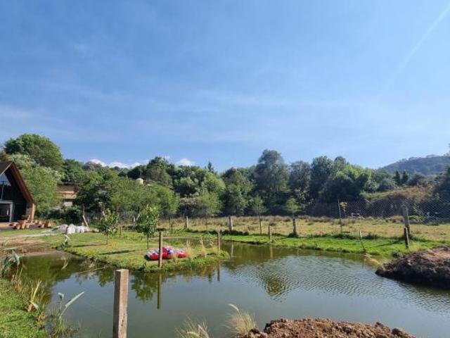 GRAN CABAÑA EN VENTA, CON LAGO PROPIO.