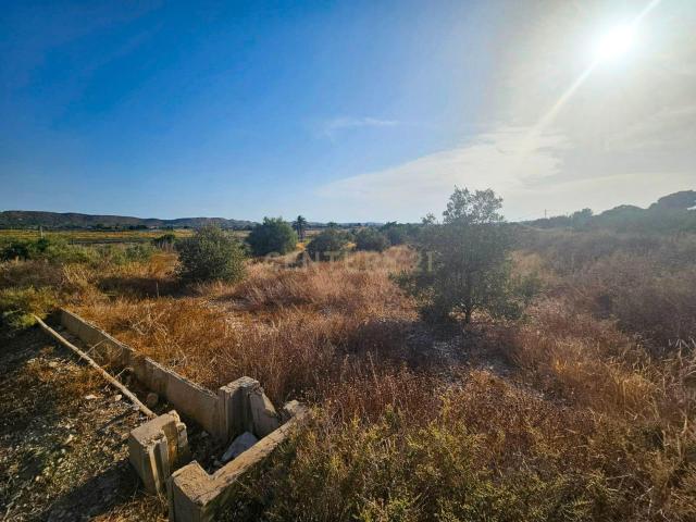 Terreno en venta en Vallonga, l'Alacantí