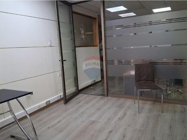 Oficina en venta en La Cisterna, Metropolitana