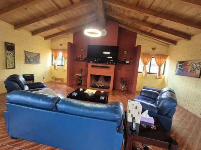 Gran Oportunidad de adquirir una Casa en Tapalpa con amplios espacios