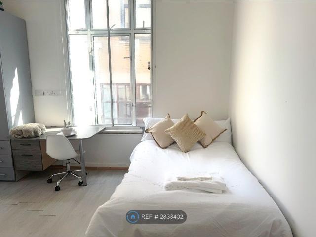 Room for rent in St Matthew's, Old Wharf