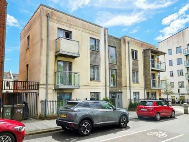 House for sale in Follaton, Strode