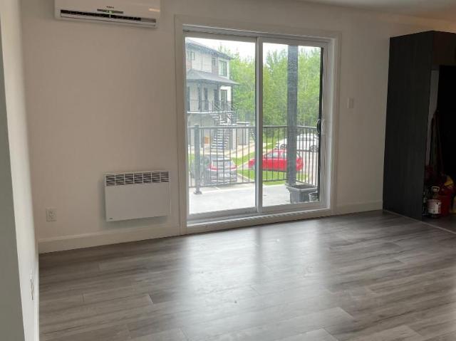 Apartment for rent in Saint-apollinaire, Quebec
