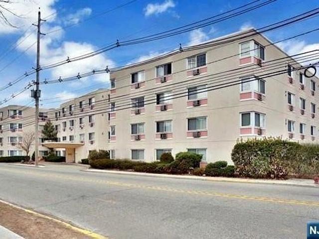 Condo for sale in Palisades Park, New Jersey