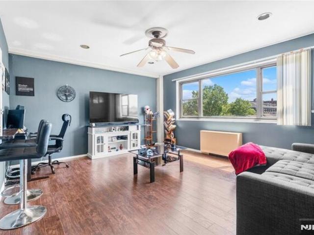 Condo for sale in Hackensack, New Jersey