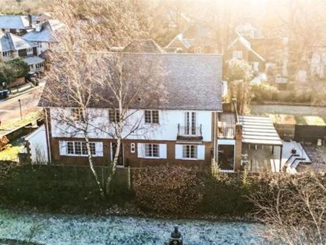 House for sale in Heol-las, Surrey