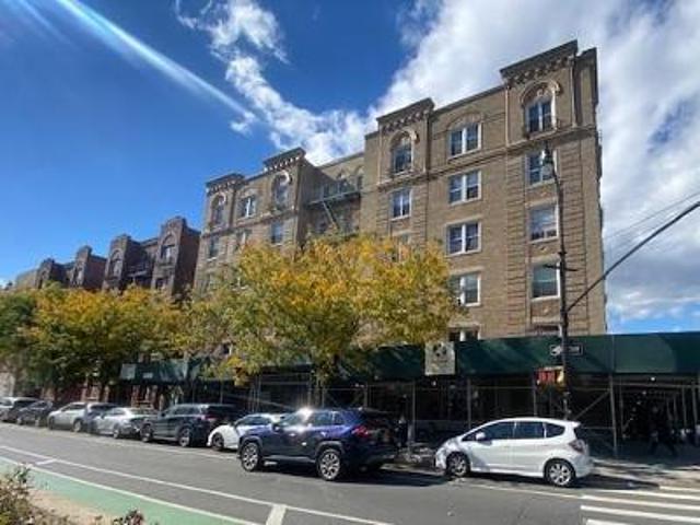 Property for sale in The Bronx, Arverne