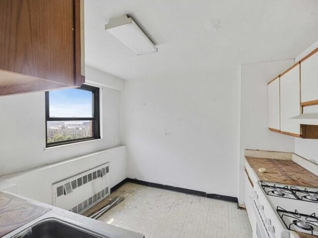 Property for sale in The Bronx, Arverne
