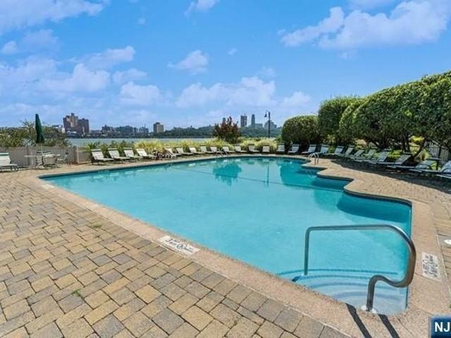 Condo for sale in Edgewater Condo for sale in Edgewater