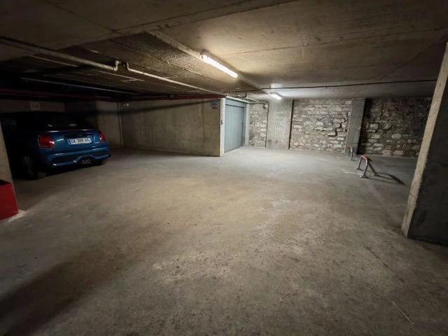 Garage vente à Paris, Île-de-France