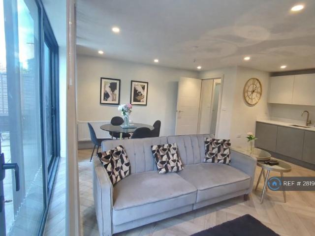 Apartment for rent in London Borough of Merton, Greater London