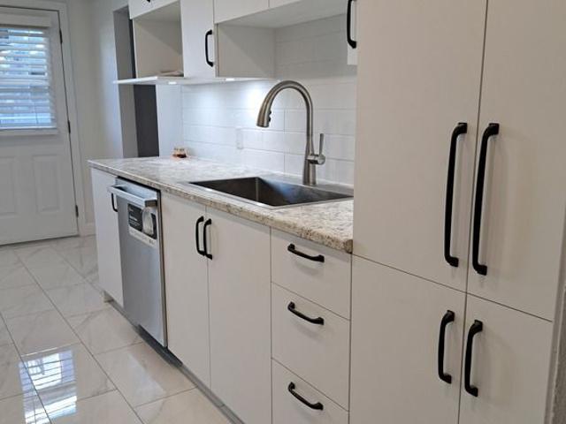 Apartment for rent in Pointe-claire, Quebec