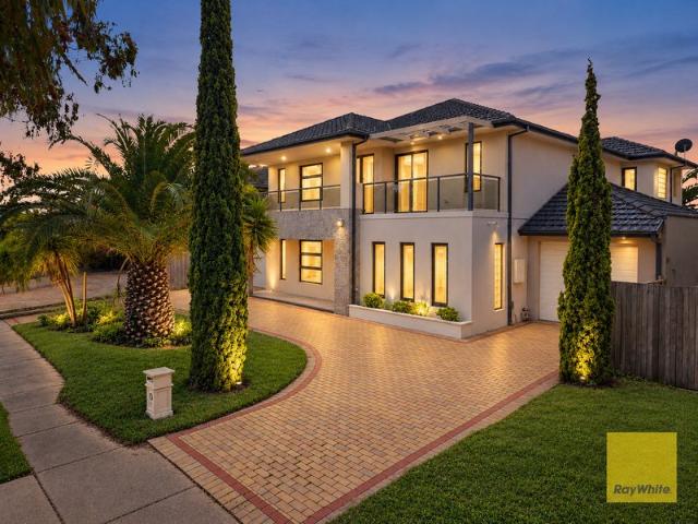 House for sale in Sanctuary Lakes, Melbourne