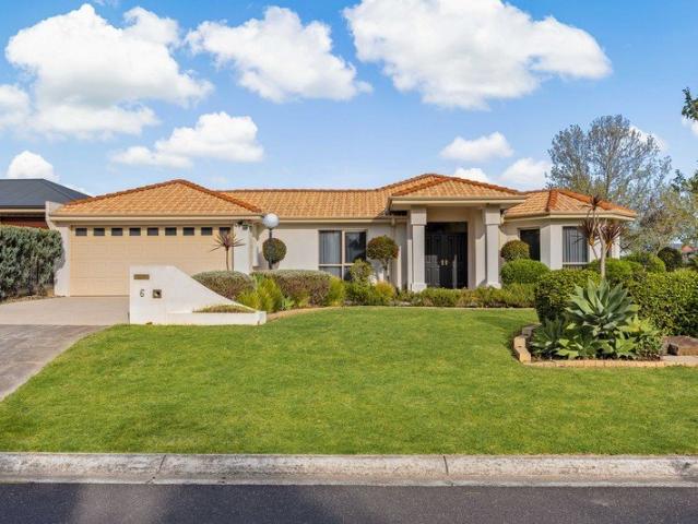 House for sale in Taylors Lakes, Melbourne