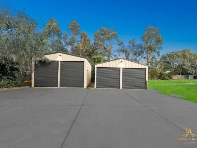Cottage for sale in Drouin, Victoria