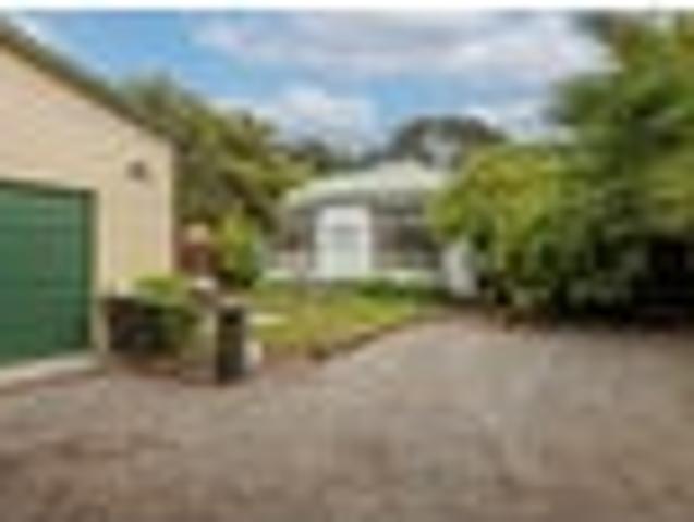 House for sale in Chaslands, Canterbury