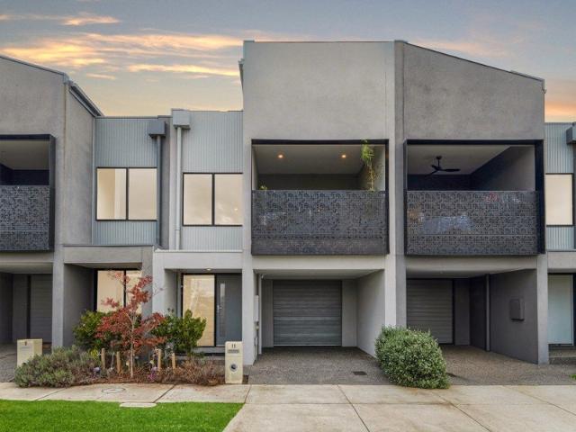 Townhouse for sale in Camerons Creek, Victoria