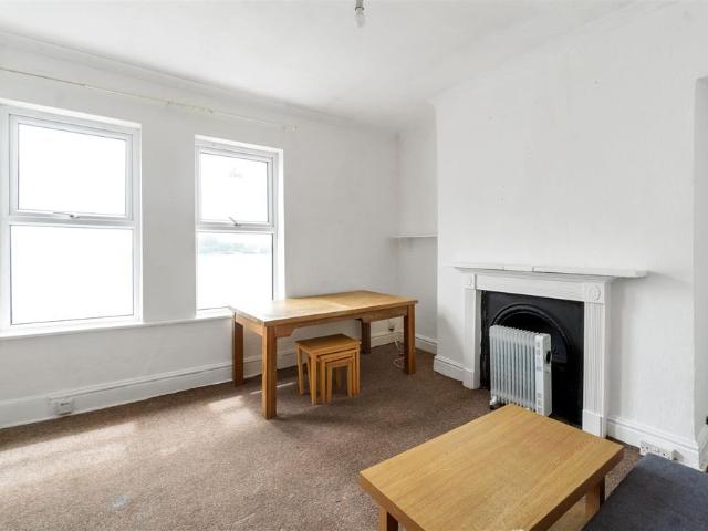 Apartment for rent in West Hoe, Mount Wise