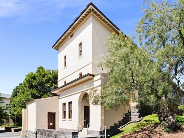Apartment for sale in Willsmere, Melbourne