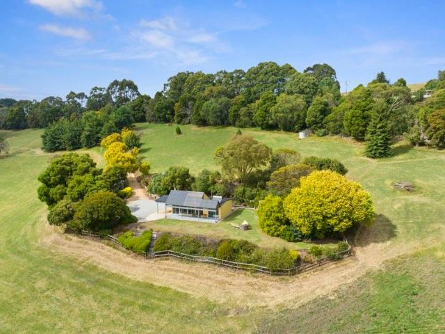 Cottage for sale in Hallston, Victoria
