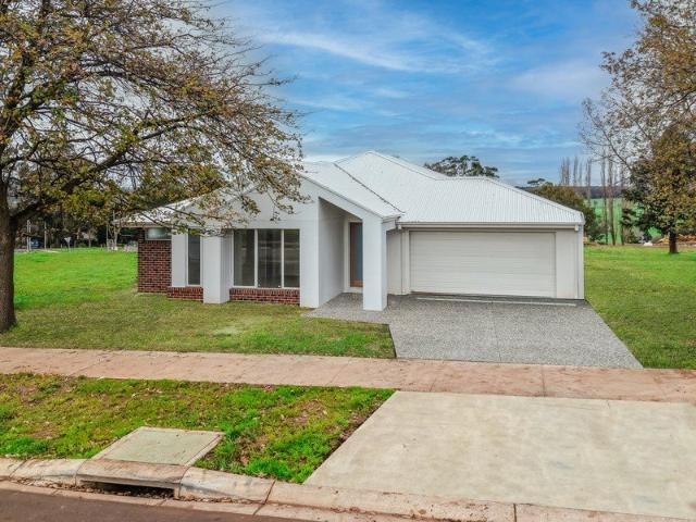 House for sale in Drouin, Victoria