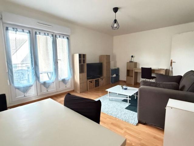 Studio location à Évry, Petit-bourg