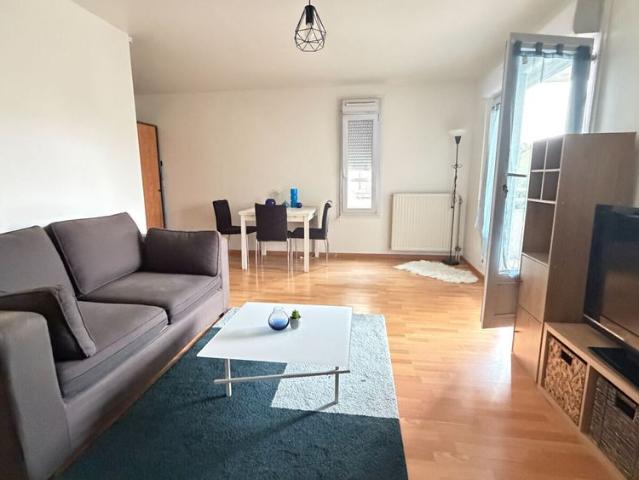 Studio location à Évry, Petit-bourg
