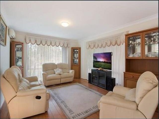 Townhouse for rent in Sydney, New South Wales