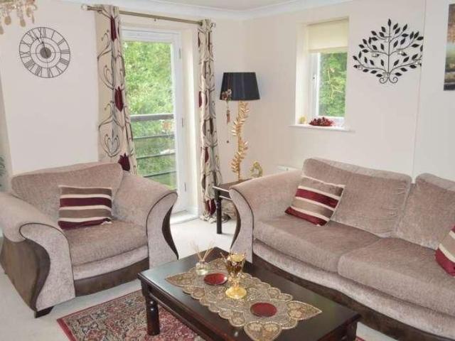 Townhouse for rent in Batchworth, Hertfordshire