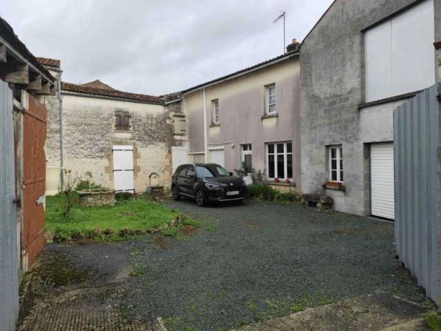 Maison vente à Saint-Jean-d'Angély, La Villedieu