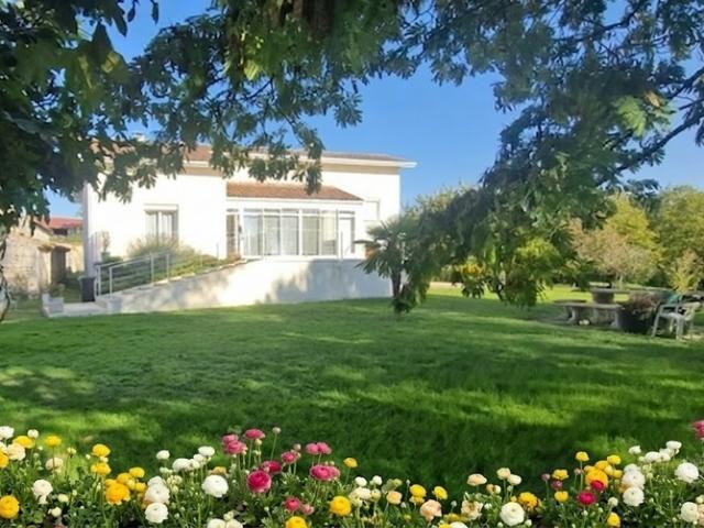 Villa vente à Angoulême, La Couronne
