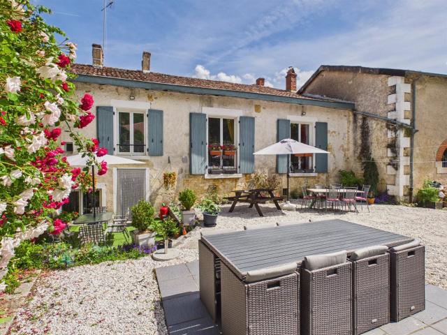 Maison vente à Confolens, Champagne-mouton