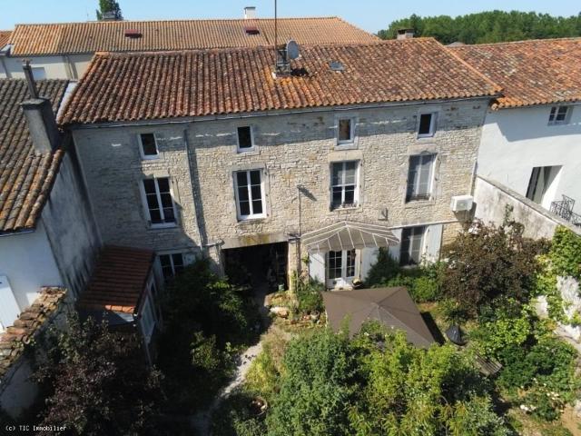 Maison vente à Confolens, Aigre