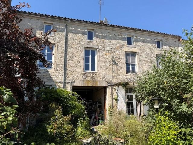 Maison vente à Confolens, Aigre