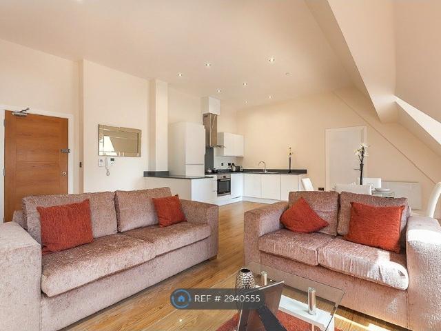 House for rent in Lower Halliford, Surrey