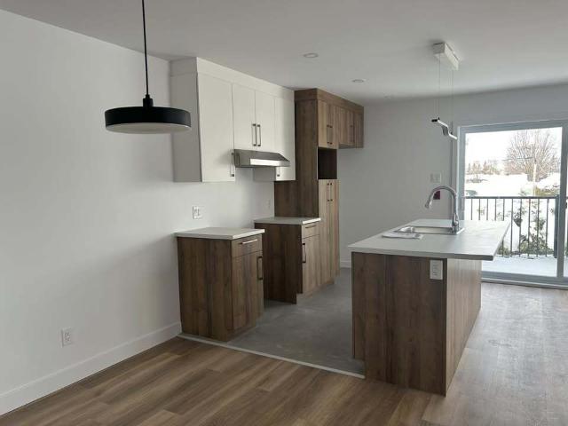 Apartment for rent in Acton Vale