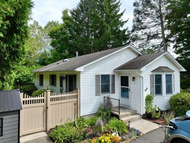 House for sale in Easthampton, Hampshire County
