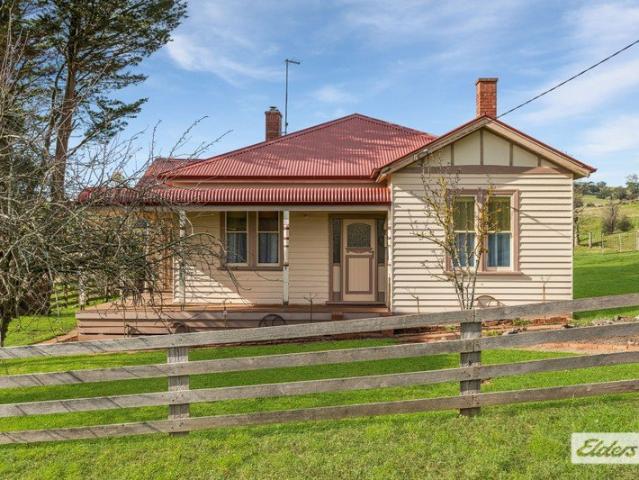 Cottage for sale in Springfield, Victoria