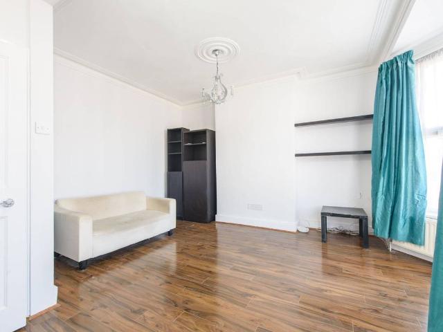 House for rent in North Finchley, Greater London