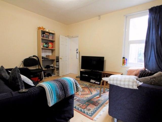 House for rent in Newtown, Reading