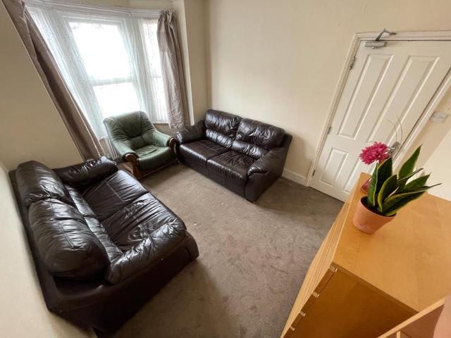 House for rent in Newtown, Reading