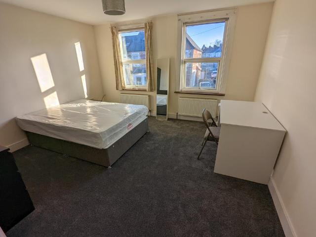 House for rent in Newtown, Reading