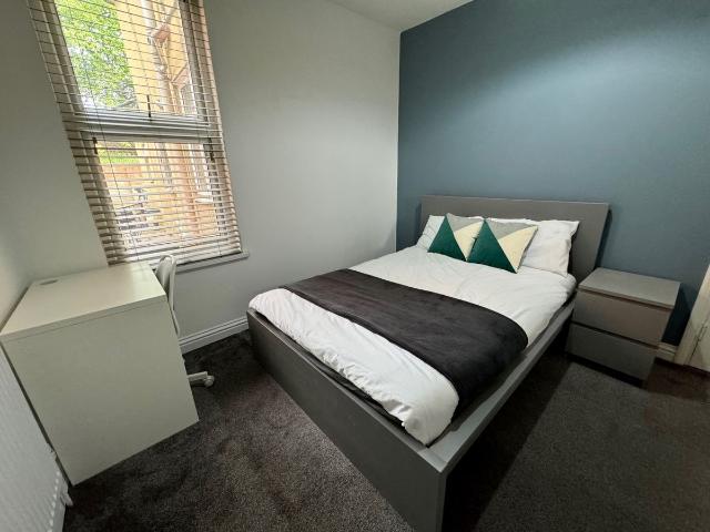 Room for rent in Newtown, Reading